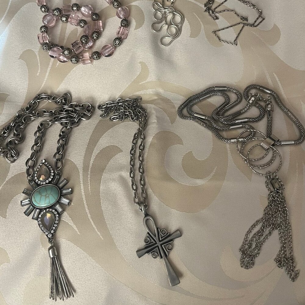 Set of 6 Silver-Tone Necklaces + GUESS Jewelry Pouch